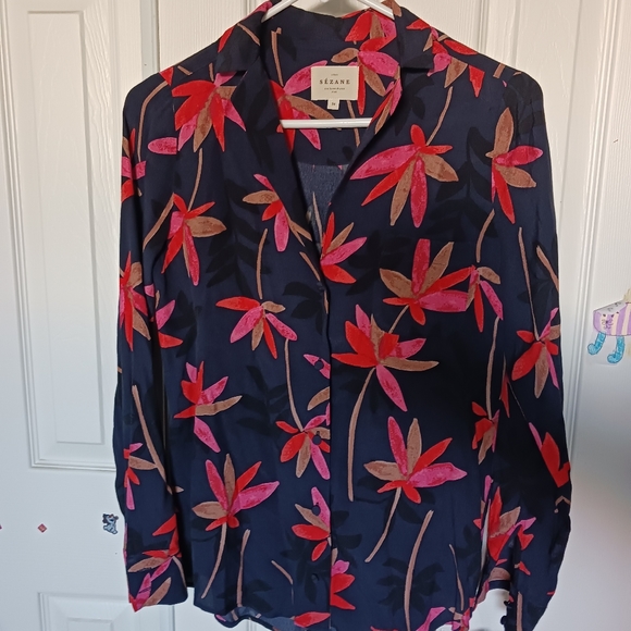 SEZANE FLORENCE TOP PETAL PRINT NAVY BLUE. USED WOMEN GREAT CONDITION - Picture 2 of 10